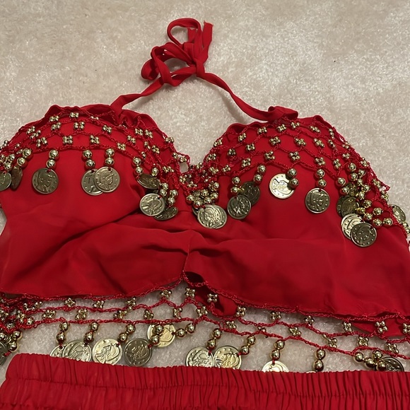 Belly dancing costume belah in red with gold accents - Picture 5 of 9